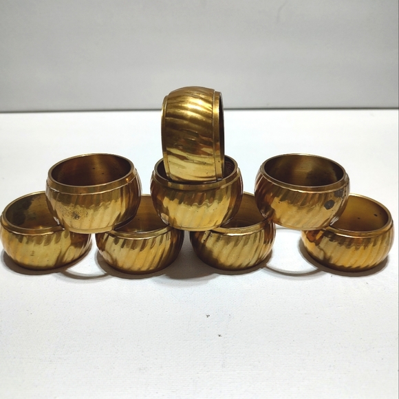 Brass ribbed napkin rings - Picture 1 of 10